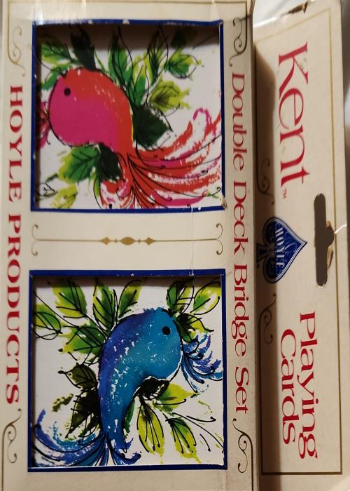 Hoyle Double Dexk Pink and Blue Bird Card Detail Image